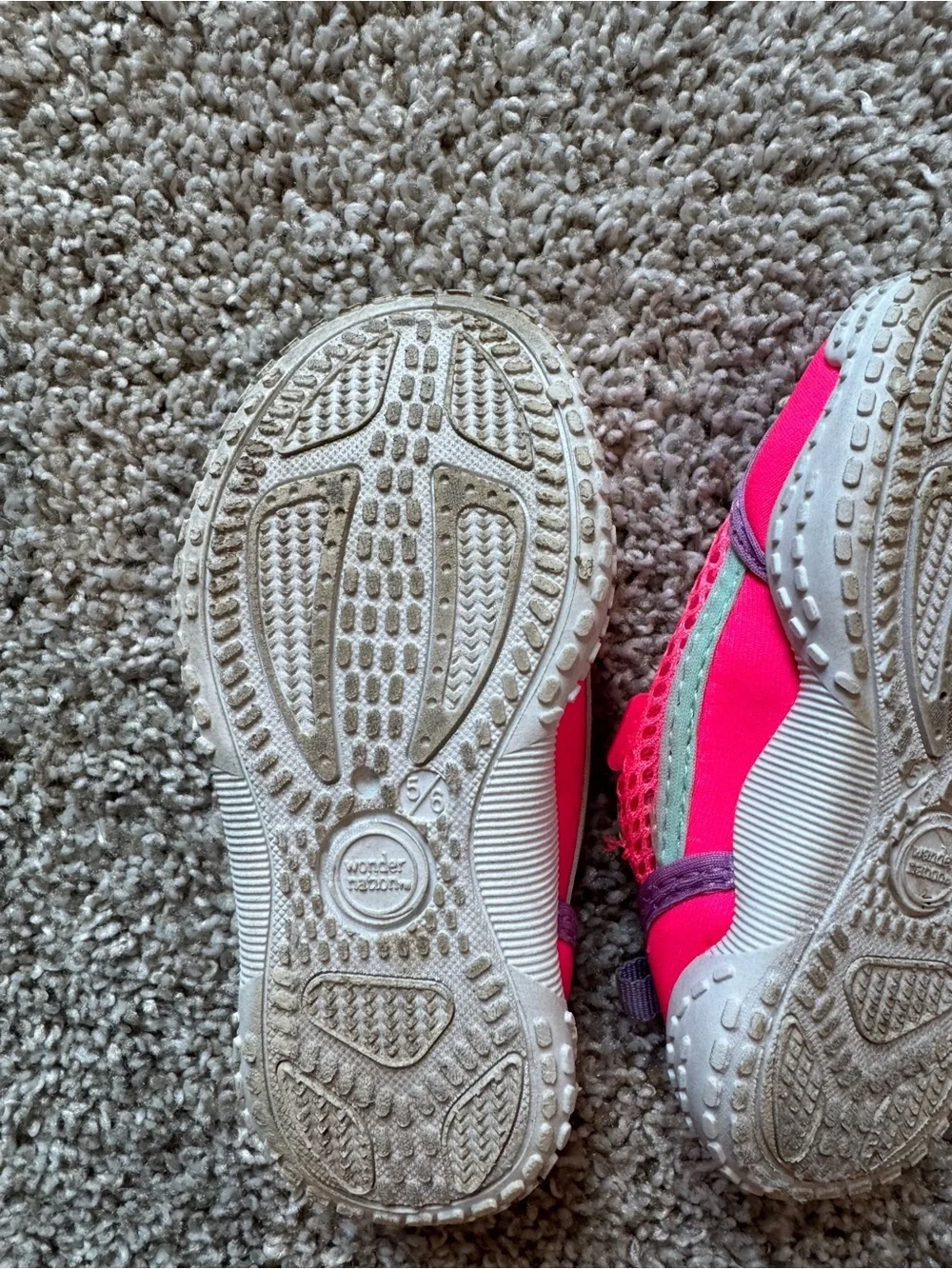 Girls Pink Mesh Slip-On Sneakers with Elastic Laces Girls Water Shoes size 5/6